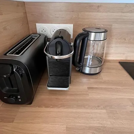 דירה Fully Renovated Studio, Terrace, Parking, 3 Min Walk