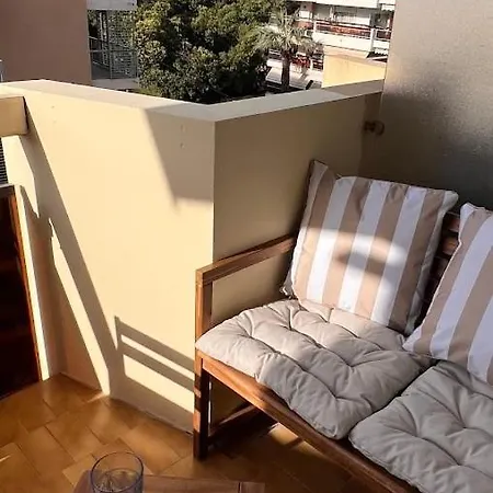 Fully Renovated Studio, Terrace, Parking, 3 Min Walk