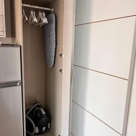Fully Renovated Studio, Terrace, Parking, 3 Min Walk * אנטיב