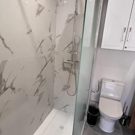 Fully Renovated Studio, Terrace, Parking, 3 Min Walk *
