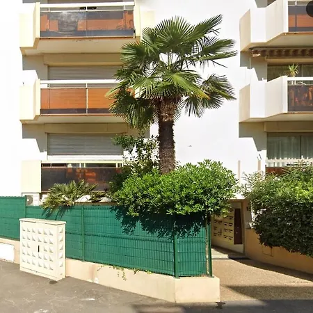 Fully Renovated Studio, Terrace, Parking, 3 Min Walk
